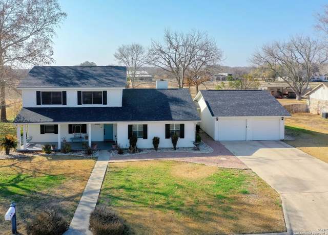 Property at 1323 Kollman, Hondo, TX 78861, 4 beds, 2.5 baths