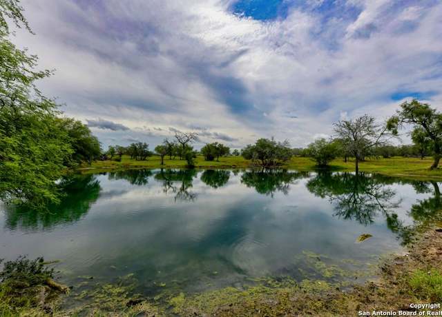 Property at 4978 County Road 427, Pleasanton, TX 78064, 4 beds, 1 bath