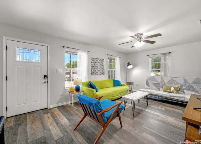 Property at 226 Bee St, San Antonio, TX 78208, 2 beds, 2 baths