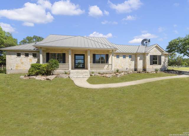 Property at 202 Park Rdg, Boerne, TX 78006, 3 beds, 2 baths
