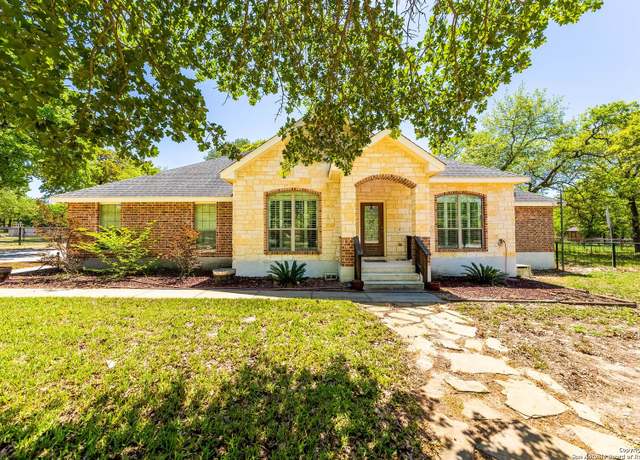 Property at 162 Champions Blvd, La Vernia, TX 78121, 3 beds, 2 baths