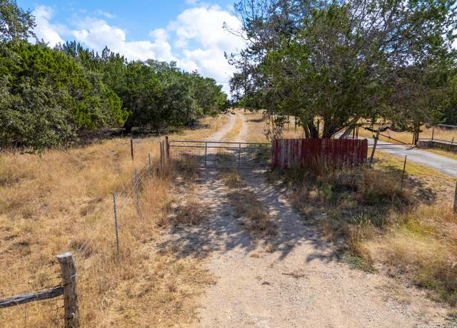 Property at 2181 Panther Hollow Dr, Bandera, TX 78003