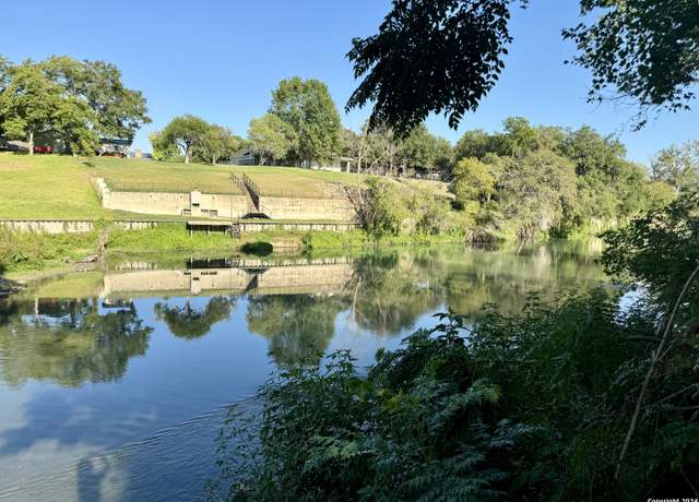 Property at 42 E Hampton, Seguin, TX 78155