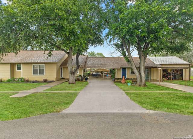 Property at 1604 J St, Floresville, TX 78114, 5 beds, 3 baths