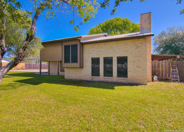 Property at 119 Placid Hts, Seguin, TX 78155-8441, 4 beds, 3.5 baths