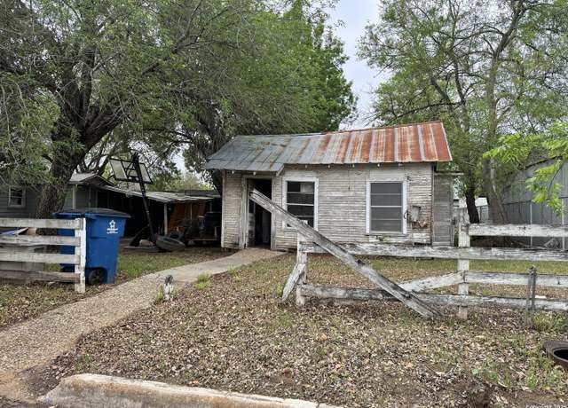 Property at 737 Avenue F, Poteet, TX 78065, 1 bed, 1 bath