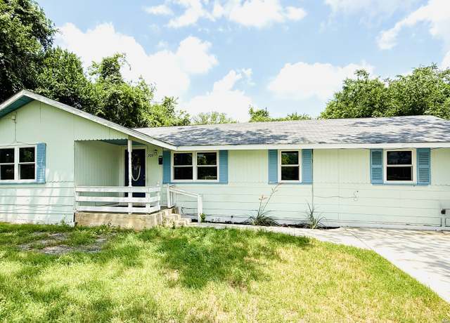 Property at 705 Short, Seguin, TX 78155, 4 beds, 2 baths