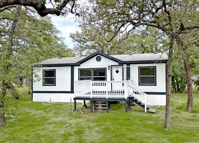 Property at 115 Dinks, Seguin, TX 78155, 3 beds, 2 baths