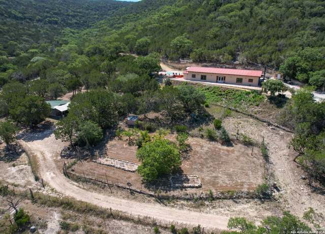 Property at 977 Camino Primero, Leakey, TX 78873, 4 beds, 5 baths