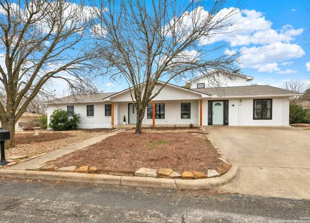 Property at 217 W Driftwood Dr, Fredericksburg, TX 78624, 5 beds, 5 baths
