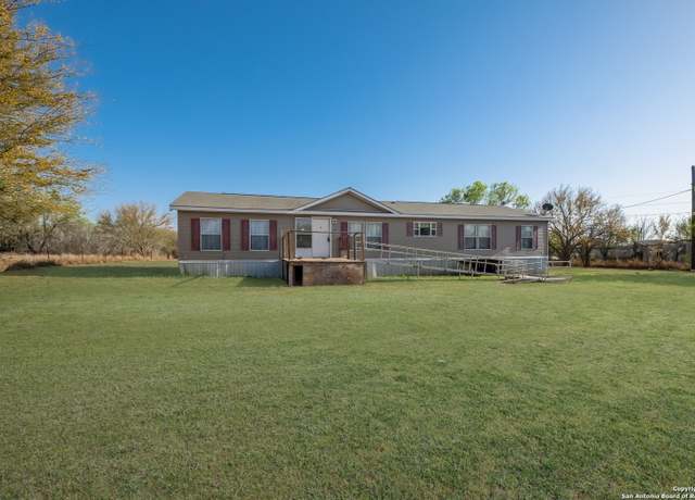 Property at 160 Pullins, Pleasanton, TX 78064, 4 beds, 2 baths