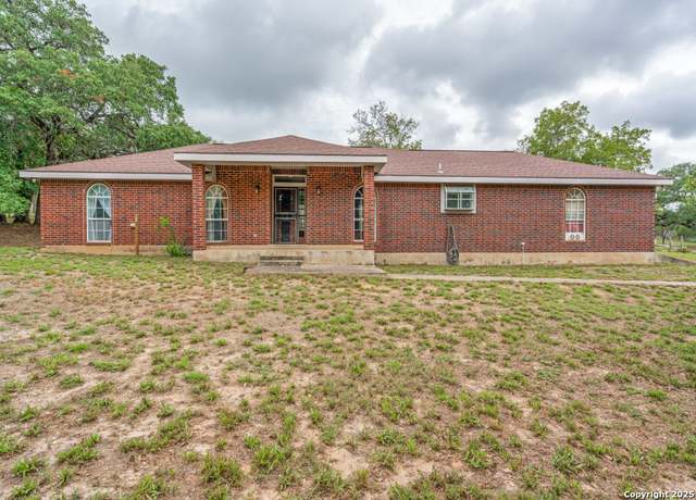 Property at 1026 Eagle Crk, Floresville, TX 78114, 3 beds, 2 baths