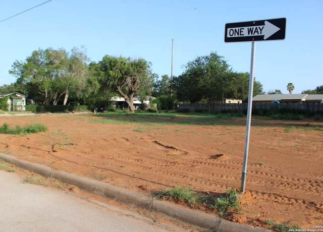 Property at 519 N Chestnut, Pearsall, TX 78061