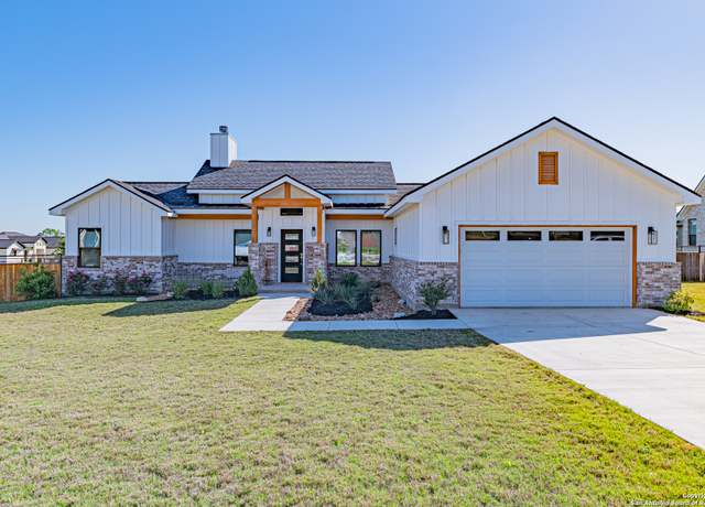 Property at 157 W Magnolia Cir, La Vernia, TX 78121, 4 beds, 3 baths