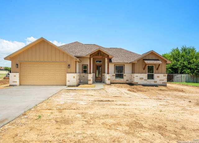 Property at 1710 Crooked Creek Dr, Pleasanton, TX 78064, 4 beds, 2 baths