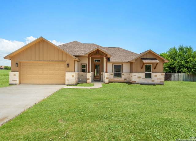 Property at 1710 Crooked Creek Dr, Pleasanton, TX 78064, 4 beds, 2 baths