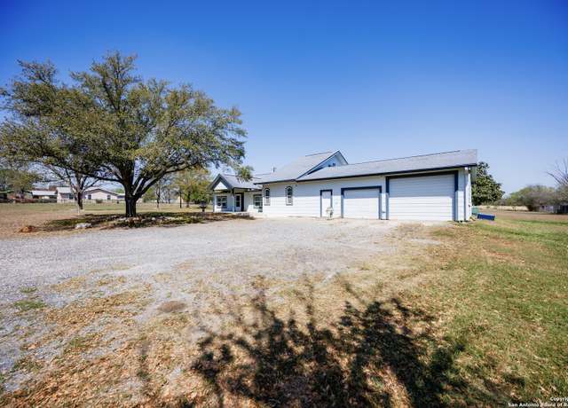 Property at 641 Weber, Seguin, TX 78155, 4 beds, 4 baths