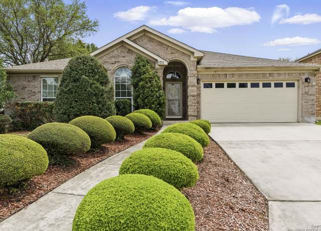 Property at 1711 Kelly Ct, New Braunfels, TX 78130, 4 beds, 2 baths
