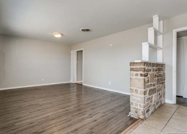 Property at 429 E Lindbergh Blvd, Universal City, TX 78148-4522, 3 beds, 2 baths