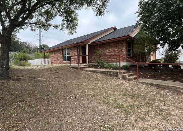 Property at 458 Vicksburg Ave, Kerrville, TX 78028, 2 beds, 2 baths