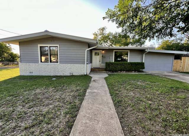 Property at 500 N Westminster, Kerrville, TX 78028, 4 beds, 2 baths