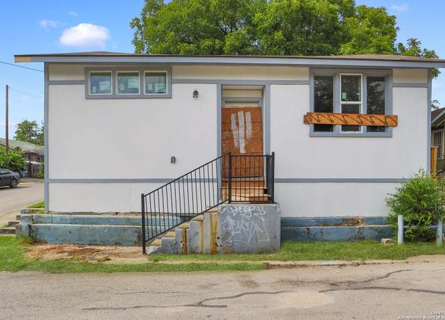 Property at 2402 W Martin St, San Antonio, TX 78207-2916, 2 beds, 2.5 baths