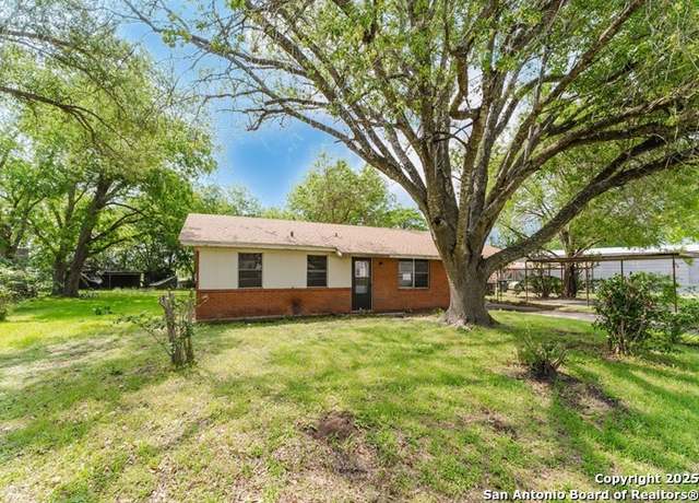 Property at 36 County Road 346c, Shiner, TX 77984, 3 beds, 1 bath