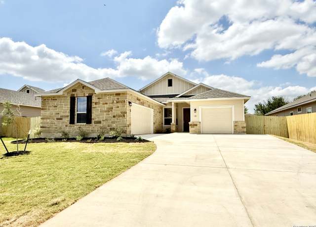 Property at 207 Valley Frg, Pleasanton, TX 78064, 4 beds, 3 baths
