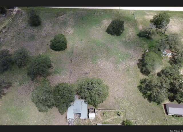 Property at 118 Flores Oaks, Floresville, TX 78114, 3 beds, 2 baths