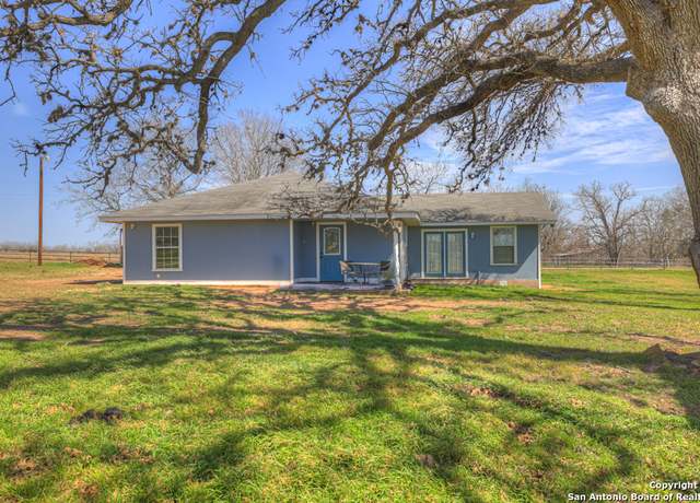 Property at 100 Meadow Lk, Seguin, TX 78155, 3 beds, 2.5 baths