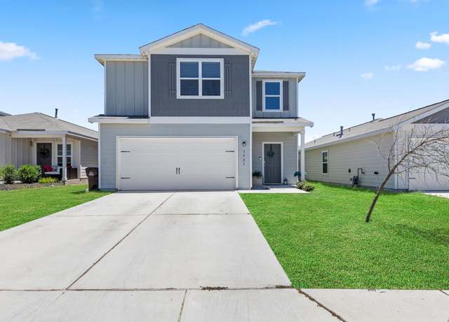 Property at 3923 Trail De Paris, New Braunfels, TX 78132, 5 beds, 2.5 baths