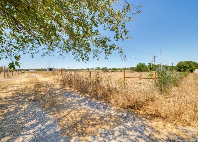 Property at 1576 Settlers Way, Seguin, TX 78155, 3 beds, 2 baths
