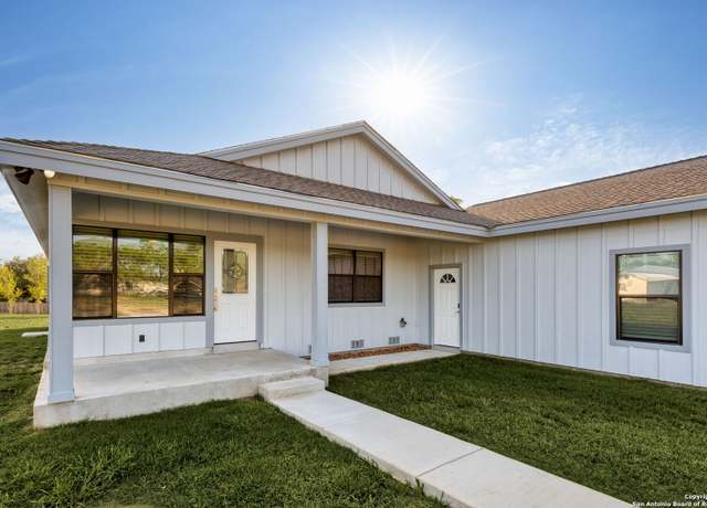 Property at 310 Creek Ln, Poth, TX 78147, 3 beds, 4 baths