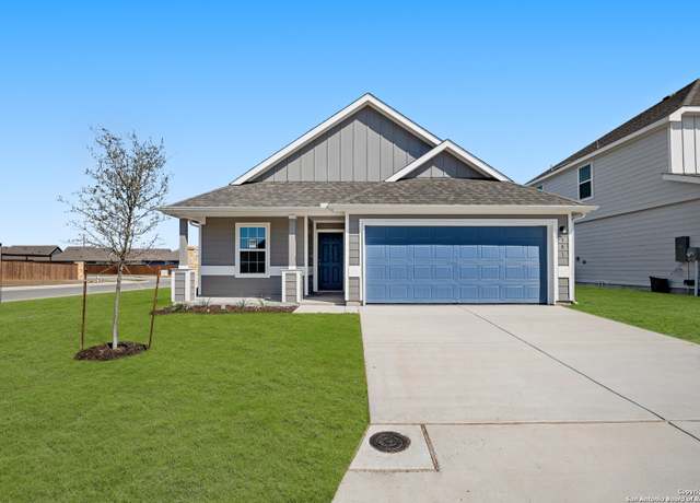 Property at 301 Lina Way, Seguin, TX 78155, 4 beds, 3 baths