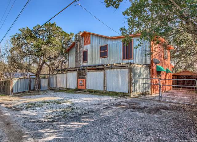 Property at 207 Cherokee Trl, Lakehills, TX 78063, 3 beds, 1.5 baths