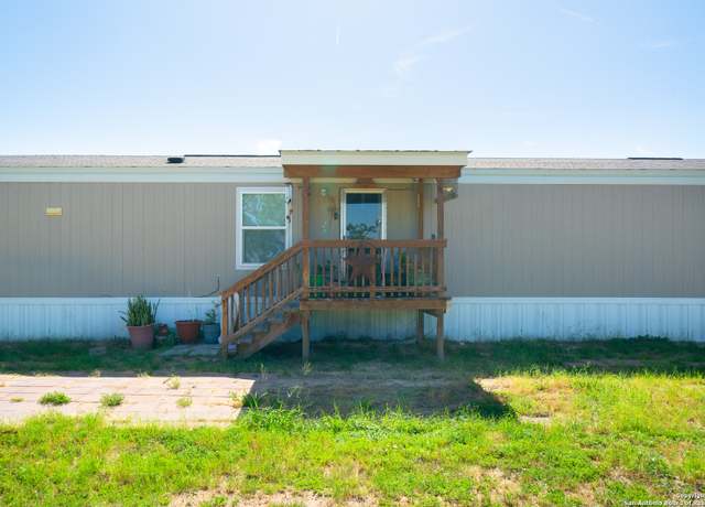 Property at 720 Sanches, Pleasanton, TX 78064, 3 beds, 2 baths