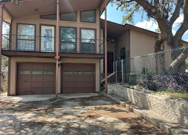 Property at 118 Edge Hl, Canyon Lake, TX 78133, 2 beds, 3 baths