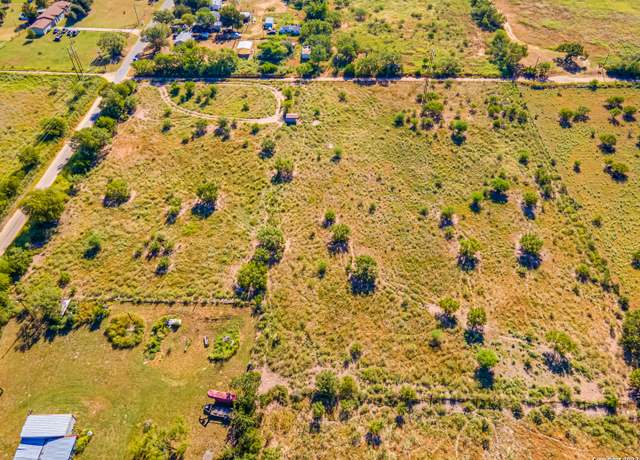 Property at 1899 E Leona St, Pearsall, TX 78061