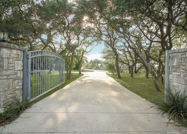 Property at 7424 Secretariat Ln, Boerne, TX 78015, 4 beds, 3.5 baths
