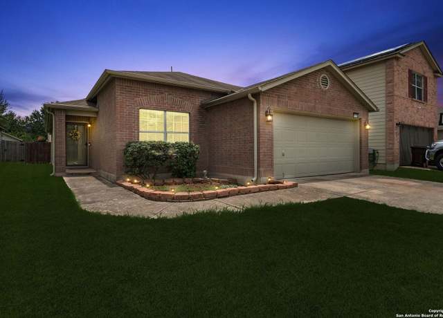 Property at 10116 Del Lago Ct, San Antonio, TX 78245, 3 beds, 2 baths