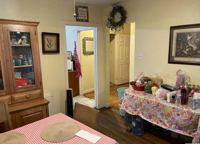 Property at 531 W Olmos Dr, San Antonio, TX 78212-1862, 3 beds, 2 baths