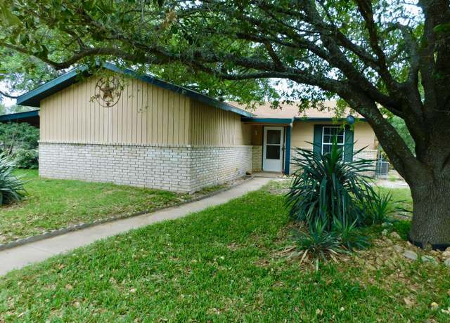 Property at 301 Mockingbird Ln, Devine, TX 78016-1321, 3 beds, 2 baths