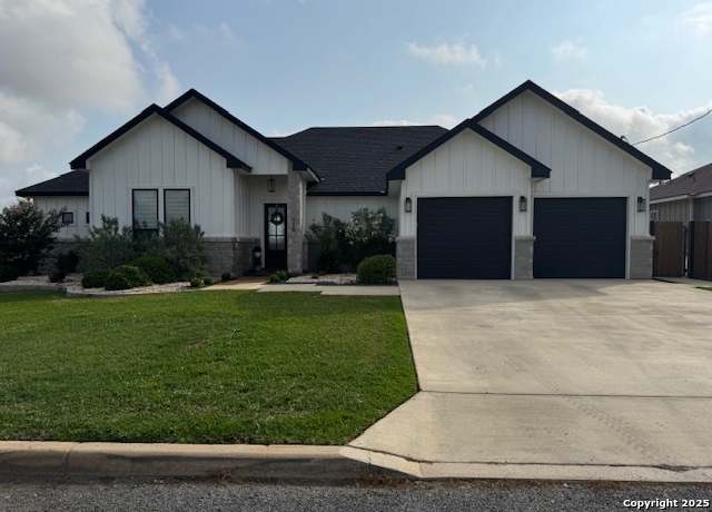 Property at 116 Park Hts, Poth, TX 78147, 4 beds, 2.5 baths