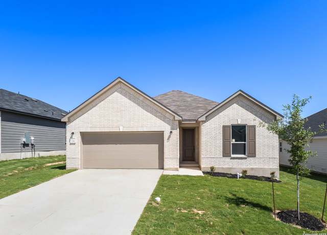 Property at 211 West Boerne Harbor Dr, Boerne, TX 78006, 4 beds, 2 baths