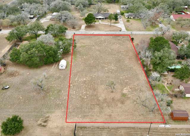 Property at 130 Eileen Dr, Pleasanton, TX 78064