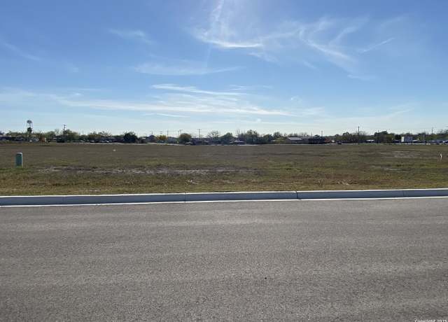 Property at 108 Albion Ct, Poteet, TX 78065