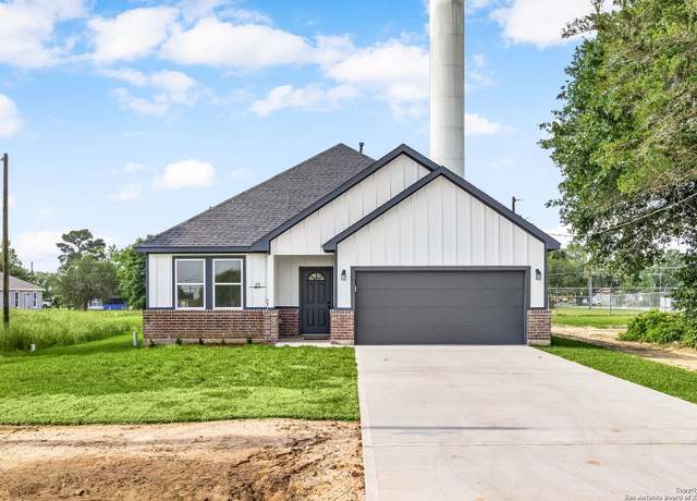 Property at 25 Main, Hempstead, TX 77445, 3 beds, 2 baths