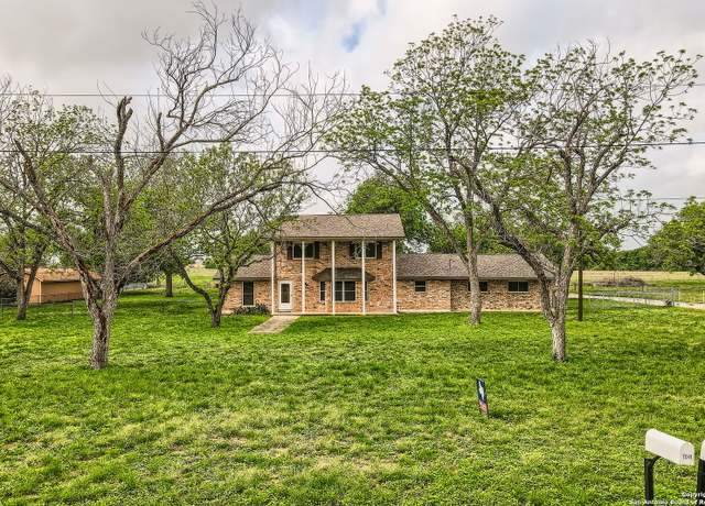 Property at 7052 Tree Bnd, China Grove, TX 78263, 4 beds, 3.5 baths
