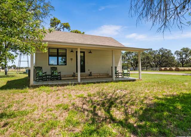 Property at 17 Old Fredericksburg, Boerne, TX 78015, 1 bed, 1.5 baths