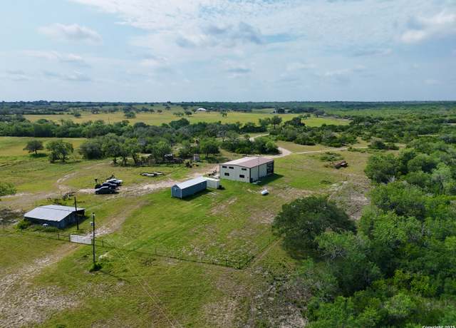 Property at 4552 Mineral Cemetary Rd, Beeville, TX 78102, 3 beds, 2 baths